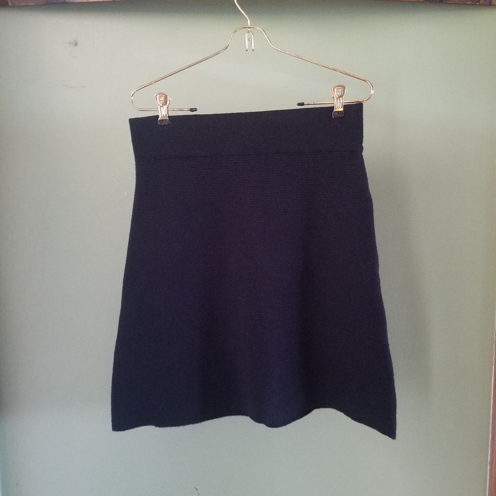 TAHARI black stretchy sweater skirt